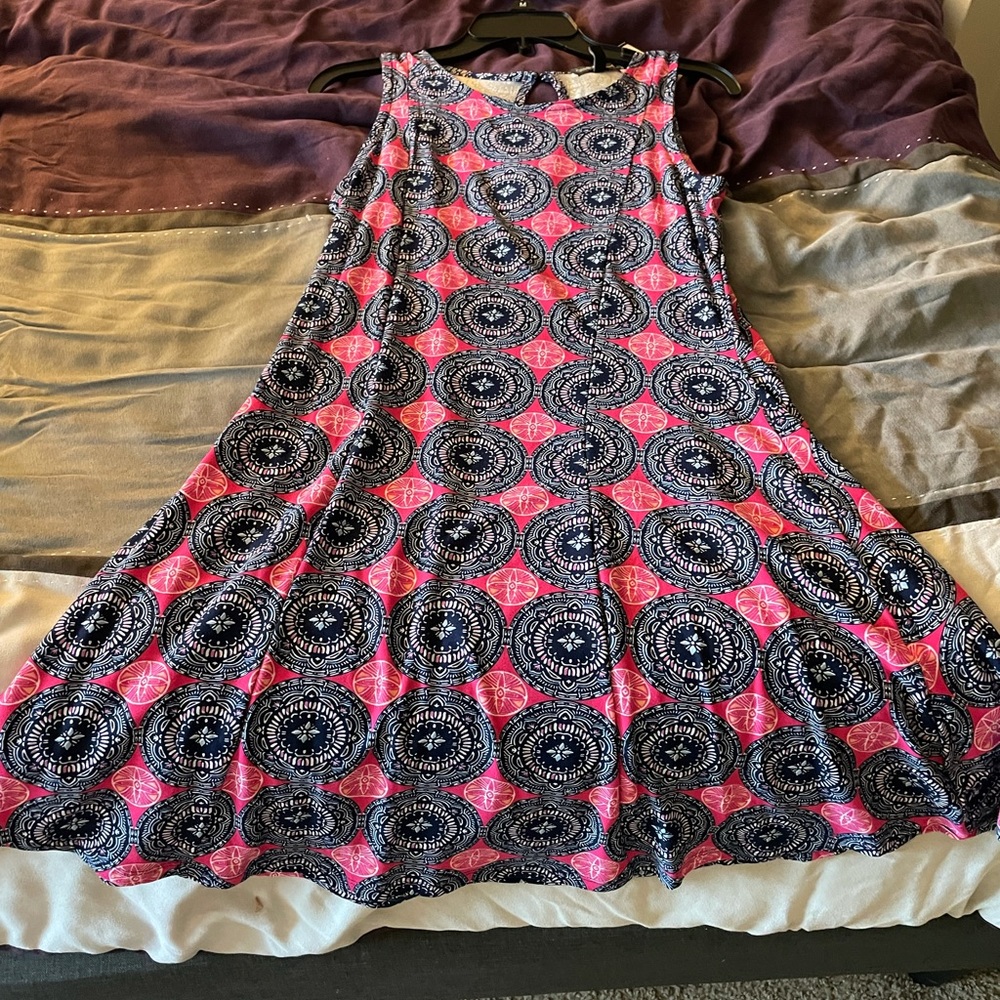 Large pattern dress - Picture 3 of 5